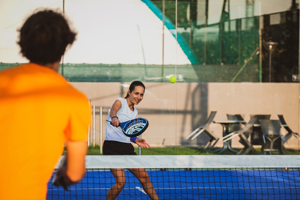 Del feedback al revés: cuando el pádel saca lo que tu equipo tiene dentro padel-gruyere